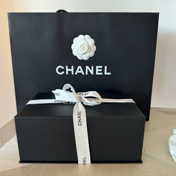 CHANEL Timeless Classic Mini Flap Bag Caviar Leather in Red - Picture 14 of 14